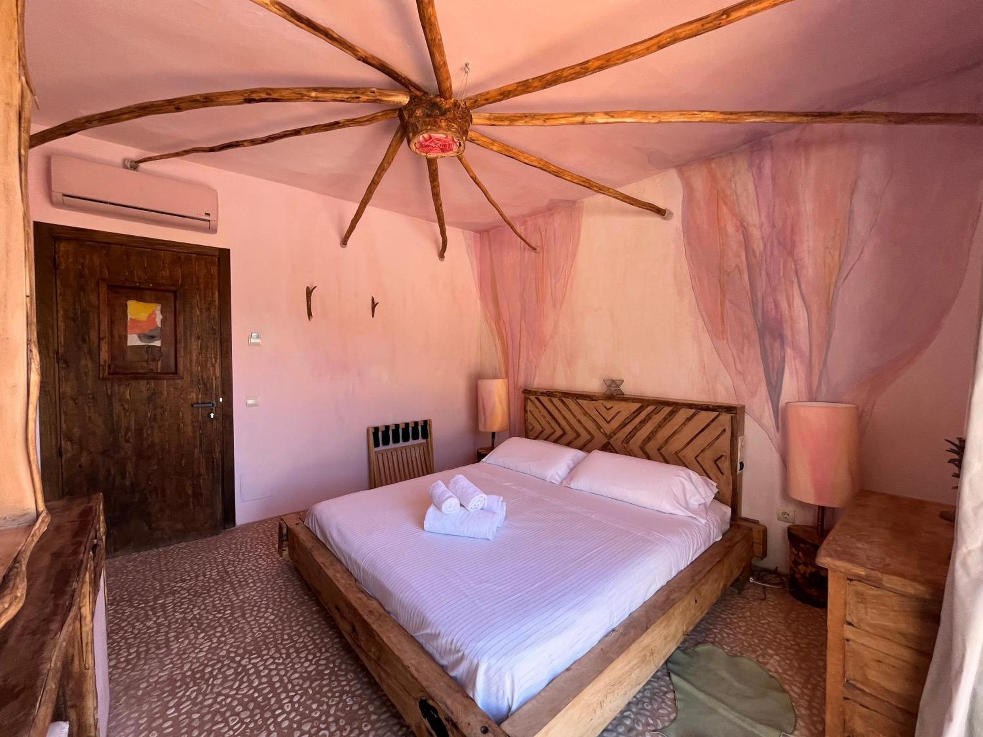 Boutique Hostal La Curandera De Salinas Sant Francesc de s'Estany Екстериор снимка